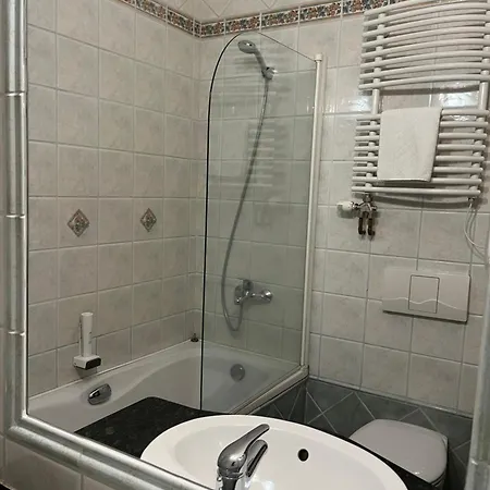 Wagner Vendegudvar Panzio فندق سزومباثيلي