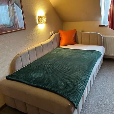 Wagner Vendegudvar Panzio فندق سزومباثيلي