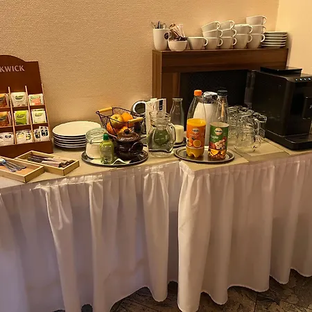 فندق Wagner Vendegudvar Panzio سزومباثيلي